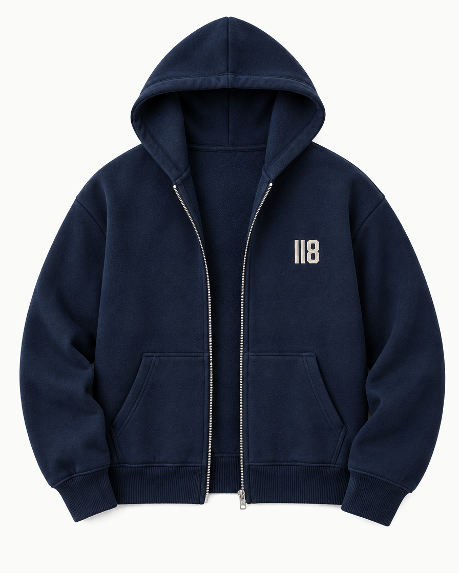 De 118 Zipped Hoodie platgelegd, capuchon open, studio-opname
