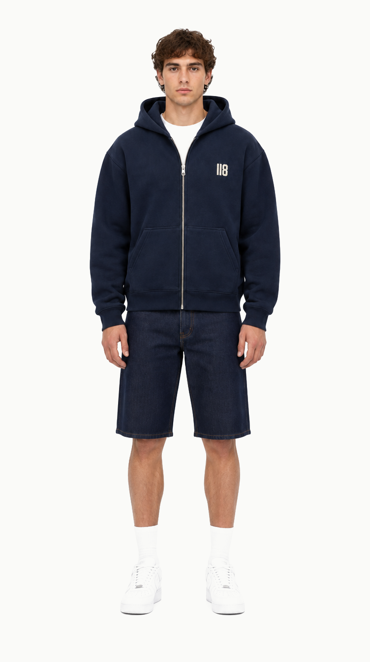 De 118 Zipped Hoodie van voren, op model, studio-opname