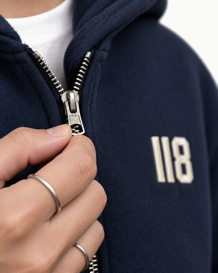 Detail van de tweerichtingsrits van de 118 Zipped Hoodie